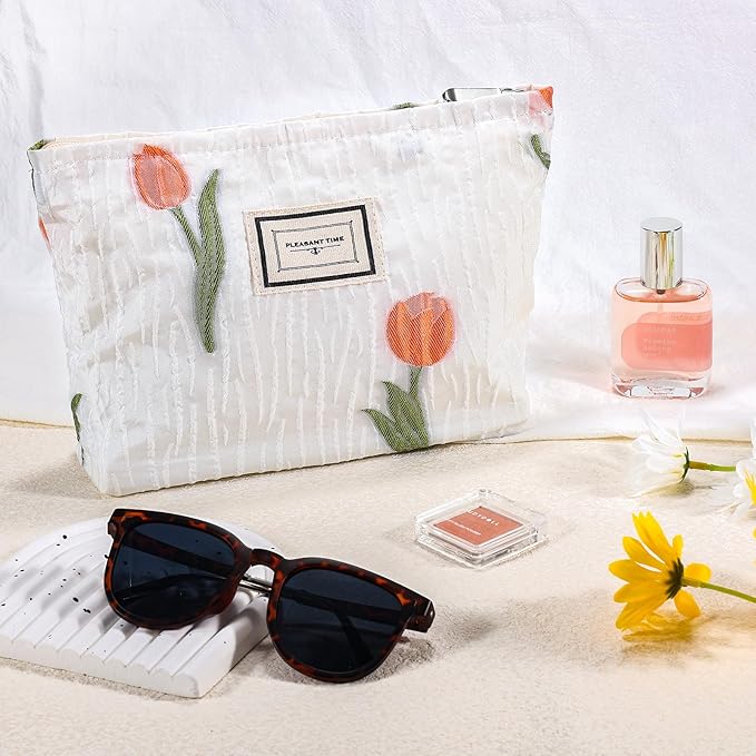Tulip Makeup Bag Travel Cute Floral Cosmetic Bags for Women Large Embroidery Makeup Pouch Zipper Cosmetic Pouch for Purse Aesthetic Make up Organizer Bag Portable Toiletry Bag