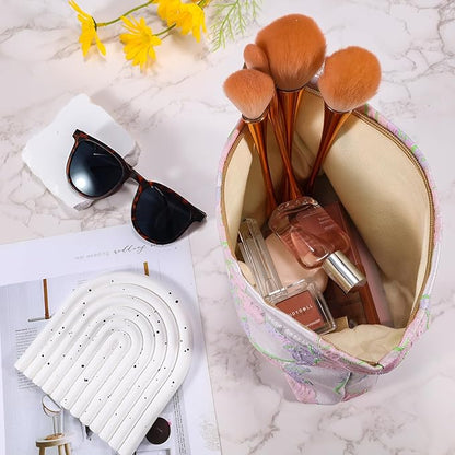 Flower Makeup Bag Travel Large Cosmetic Bag for Women Cute Rose Makeup Pouch Zipper Cosmetic Pouch for Purse Aesthetic Pink Floral Make up Organizer Bag Portable Toiletry Bag