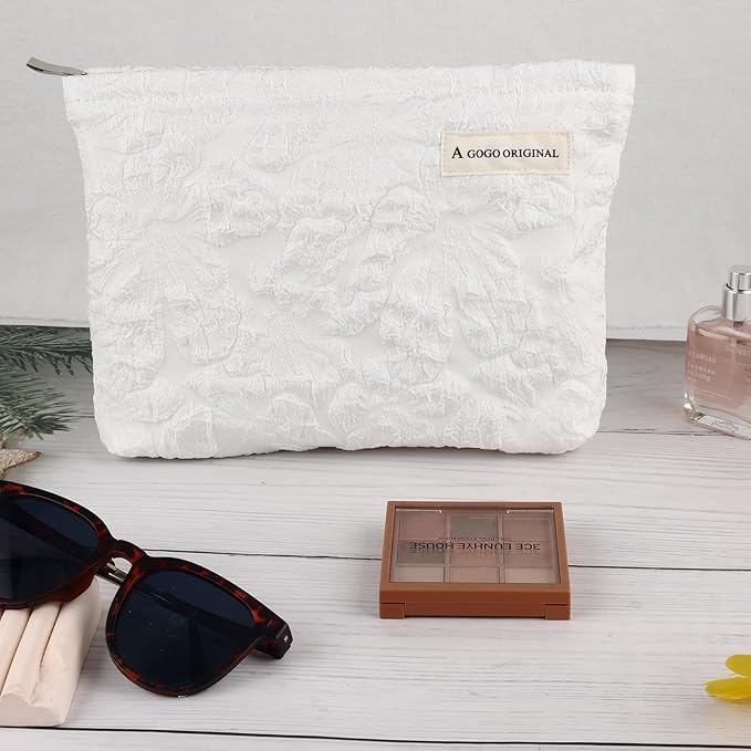 Flower Makeup Bag Large White Floral Cosmetic Bag for Women Cute Makeup Pouch Zippered Portable Travel Toiletry Bag Lace Trendy Aesthetic Makeup Organizer Bag Cosmetic Pouch for Purse