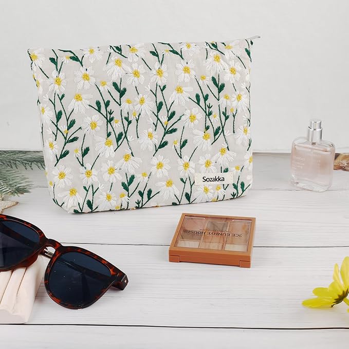 Flower Makeup Bag Travel Daisy Floral Cosmetic Bag for Women Cute Makeup Pouch Zipper Cosmetic Pouch for Purse Jacquard Aesthetic Floral Skincare Bag Portable Travel Toiletry Bag Organizer