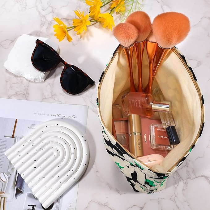 Flower Makeup Bag Travel Large Cosmetic Bag for Women Cute Make up Pouch Zipper Cosmetic Pouch for Purse Cotton Aesthetic White Black Floral Makeup Organizer Bag Portable Toiletry Bag