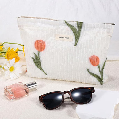 ZLFSRQ Tulip Makeup Bag for Women Floral Cosmetic Pouch for Purse Zipper Cosmetic Bags Large Capacity Quilted Canvas Cute Aesthetic Flower Makeup Bags Gift Travel Toiletry Makeup Organizer