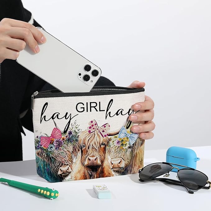 ZHAMEN Vintage Funny Cow Print Stuff Farm Animals Western Makeup Bag Stuff Graduation Mothers Day Birthday Cow Gifts for Girls Women Lovers Friends Daughter Sister Coworker Cosmetic Bag Hay girls Hay