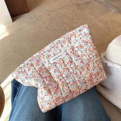 Floral Makeup Bag Large Cotton Quilted Cosmetic Makeup Bag Organizer, Aesthetic Portable Pouch Purse Toiletry Bag for Women Girls Travel accessories (Red Floral-L)