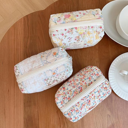 Floral Makeup Bag Small Cotton Quilted Cosmetic Makeup Bag Organizer, Aesthetic Portable Pouch Purse Toiletry Bag for Women Girls Travel accessories (Red Floral-S)