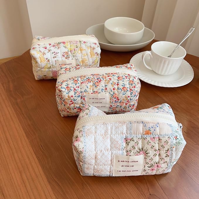 Floral Makeup Bag Small Cotton Quilted Cosmetic Makeup Bag Organizer, Aesthetic Portable Pouch Purse Toiletry Bag for Women Girls Travel accessories (Red Floral-S)
