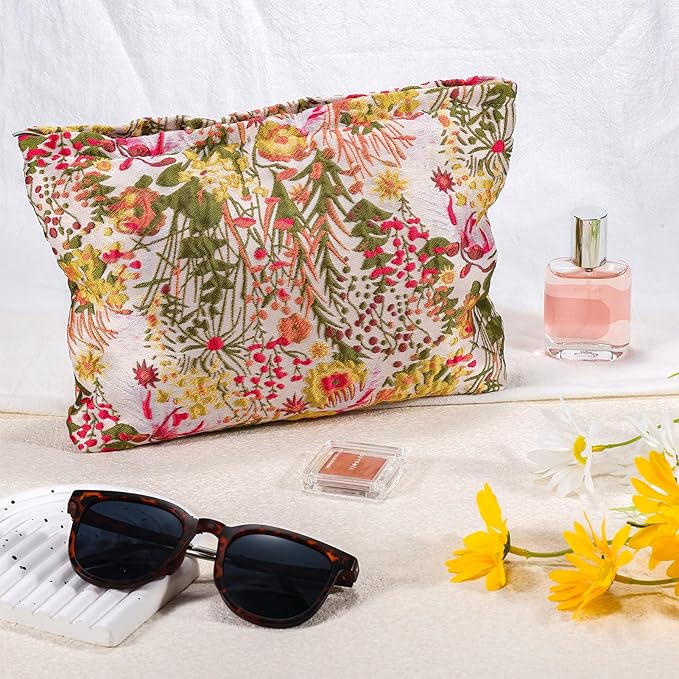 Flower Makeup Bag Travel Large Floral Cosmetic Bag for Women Cute Makeup Pouch Zipper Cosmetic Pouch for Purse Jacquard Aesthetic Skincare Organizer Bag Portable Toiletry Bag (Garden)