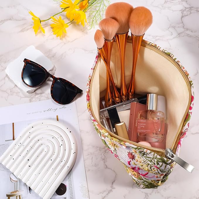 Flower Makeup Bag Travel Large Floral Cosmetic Bag for Women Cute Makeup Pouch Zipper Cosmetic Pouch for Purse Jacquard Aesthetic Skincare Organizer Bag Portable Toiletry Bag (Garden)
