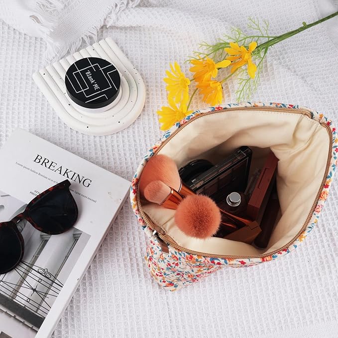 Cotton Quilted Makeup Bag for Women Coquette Floral Cosmetic Bag Cute Zipper Cloth Makeup Pouch for Purse Trendy Aesthetic Orange Flower Makeup Bag Travel Skincare Toiletry Bag Organizer