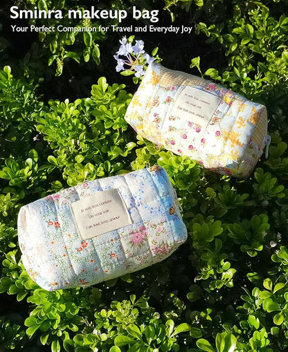 Floral Makeup Bag Small Cotton Quilted Cosmetic Makeup Bag Organizer, Aesthetic Preppy Portable Pouch Purse Toiletry Bag for Women Girls Travel accessories (Blue Floral-S)